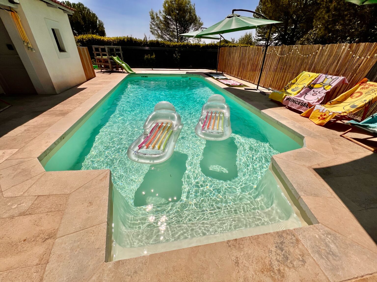 Piscine plein sud 8x4 avec fosse de 2m50.